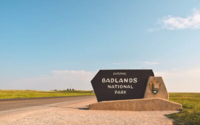 Best Badlands Trails: South Dakota Hiking Guide [2023]